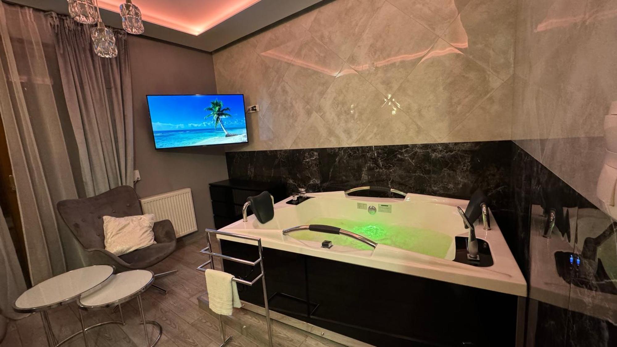 Jacuzzi Glass-House Central Station Cracovie Extérieur photo